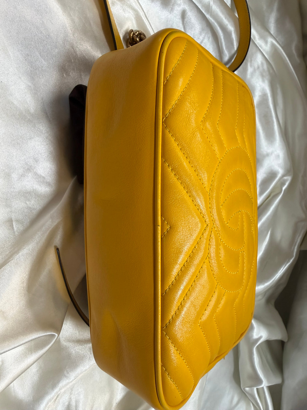 Gucci Marmont Matelasse Camera Bag Crossbody Sling Small in Yellow
