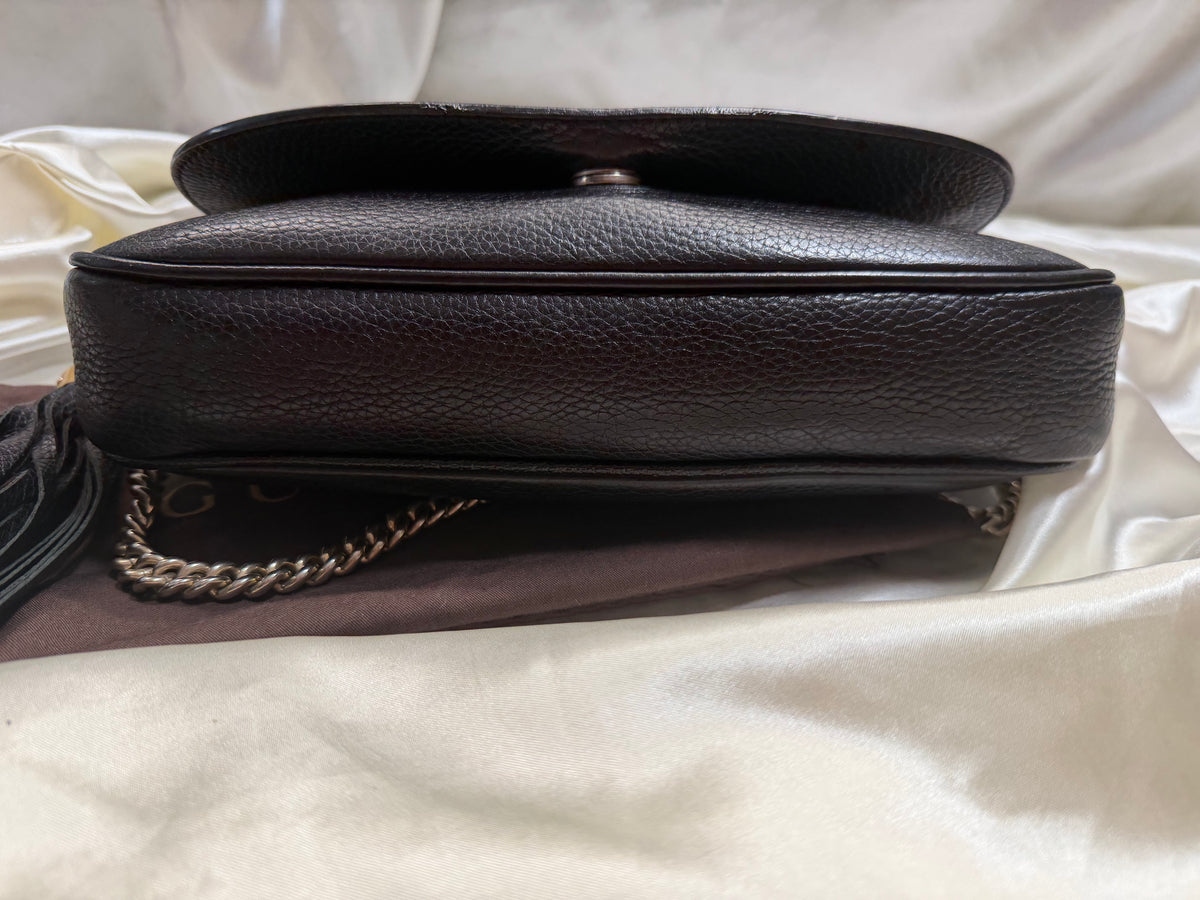 Gucci Pebbled Leather Soho Flap Medium Crossbody in Black