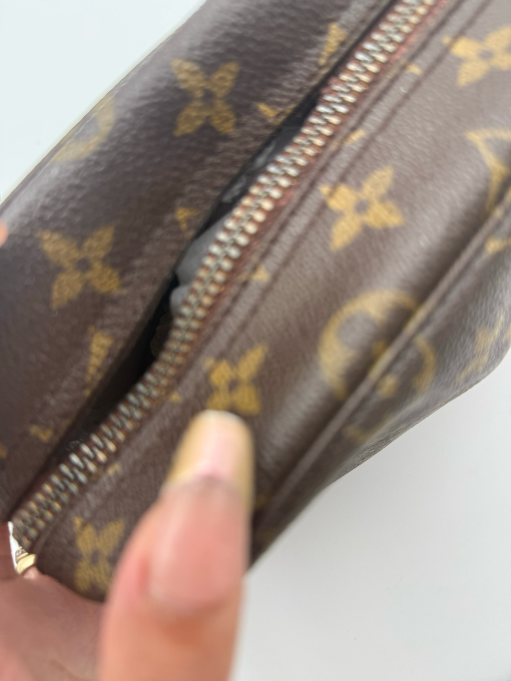 Louis Vuitton Monogram Trousse 28 Clutch