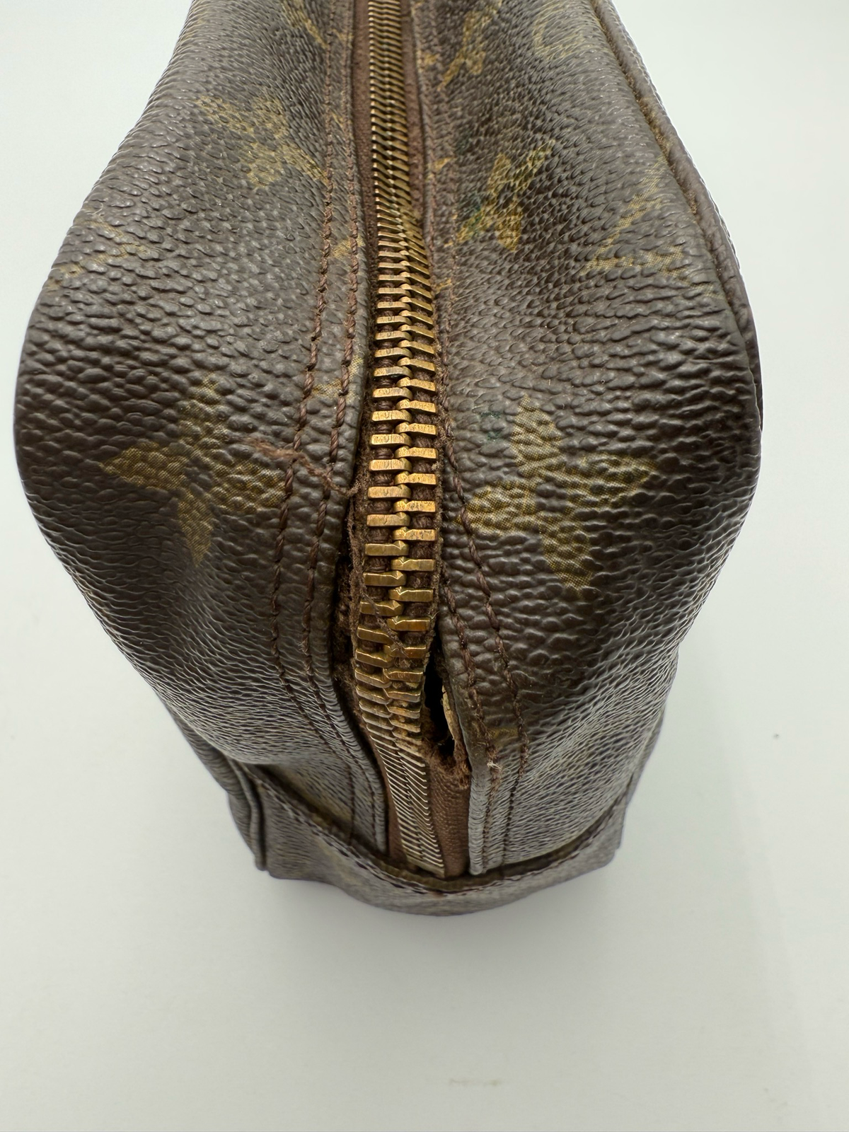 Louis Vuitton Monogram Trousse 28 Clutch Toiletry Pouch