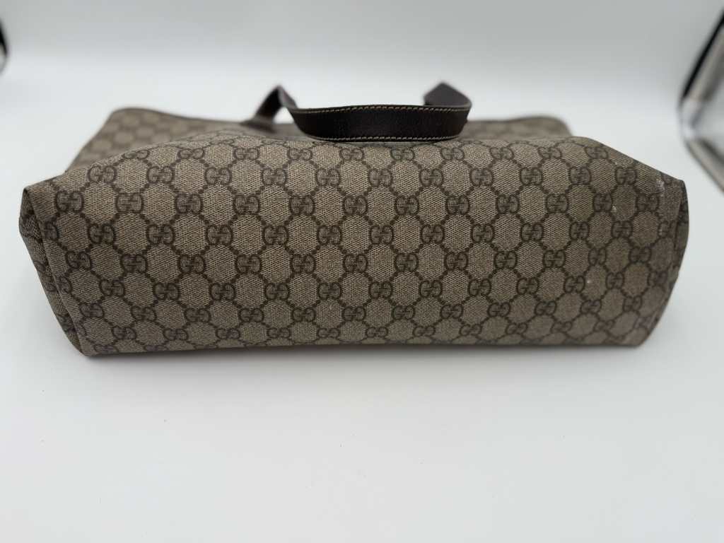 Gucci Supreme Tote Zipper