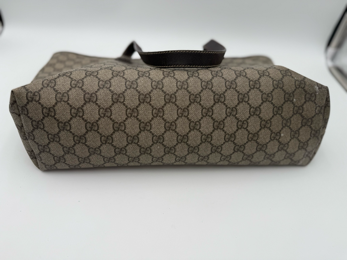 Gucci Supreme Tote Zipper
