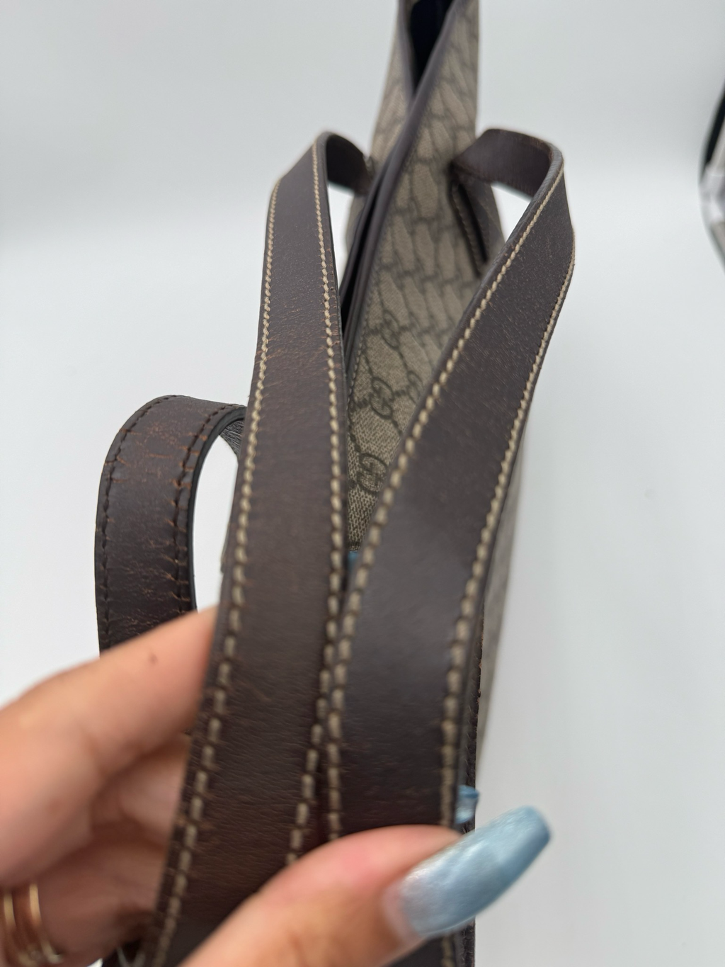Gucci Supreme Tote Zipper