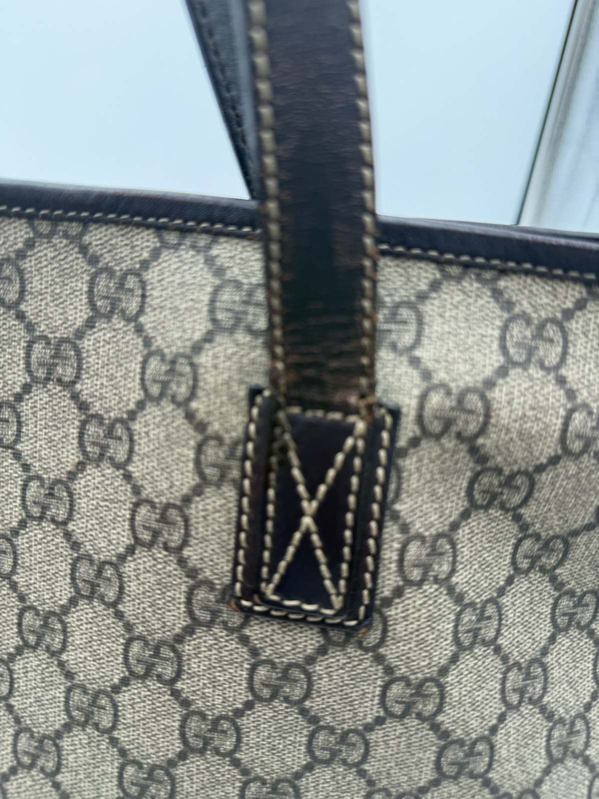 Gucci Supreme Tote Zipper