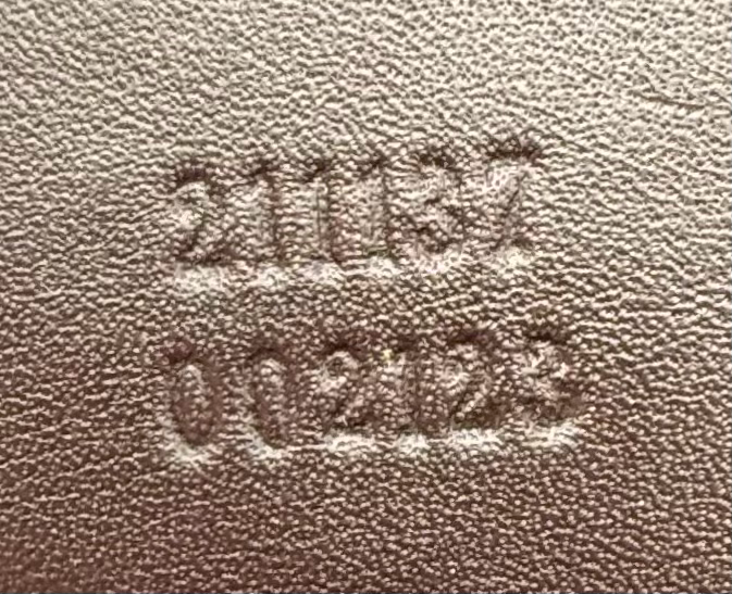 Gucci Supreme Tote Zipper