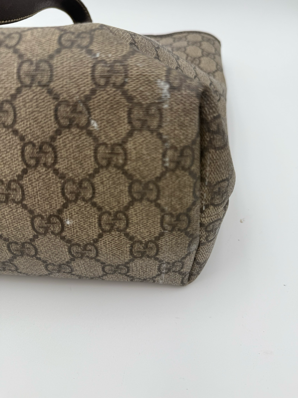 Gucci Supreme Tote Zipper