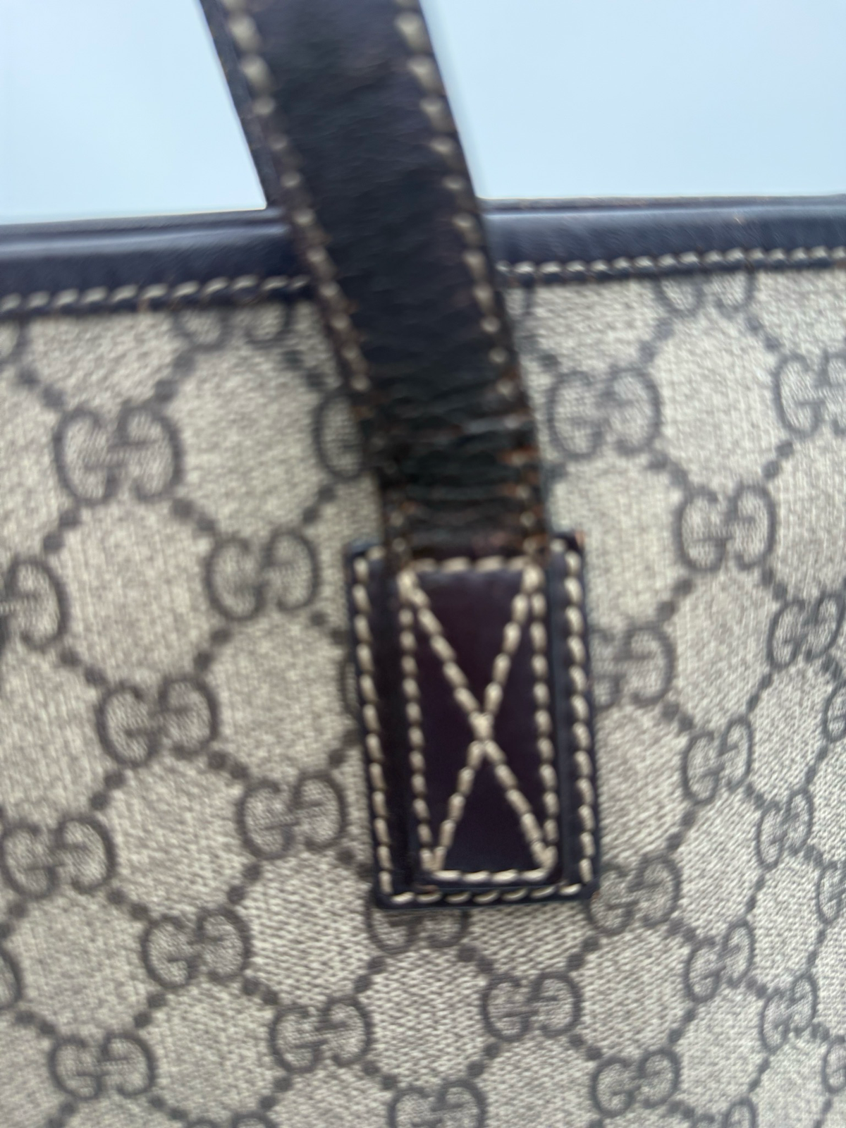 Gucci Supreme Tote Zipper