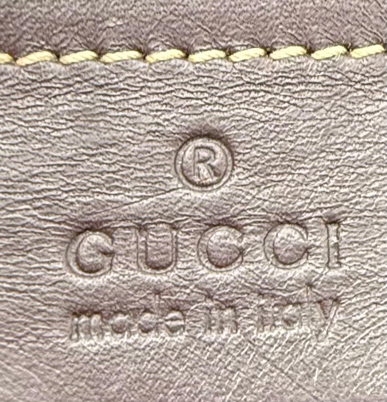 Gucci Supreme Tote Zipper