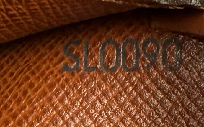 Louis Vuitton Monogram Pochette Homme Clutch Toiletry