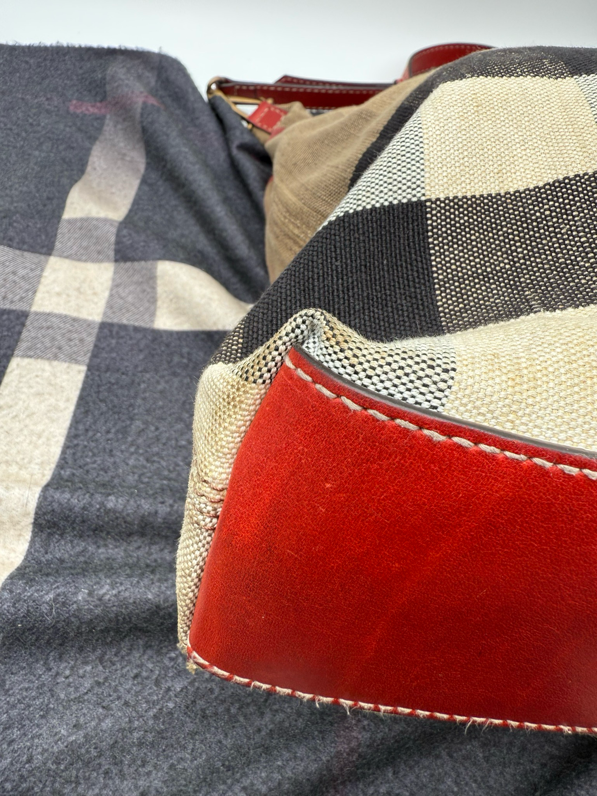 Burberry Canvas Mega Check Medium Tottenham Britt