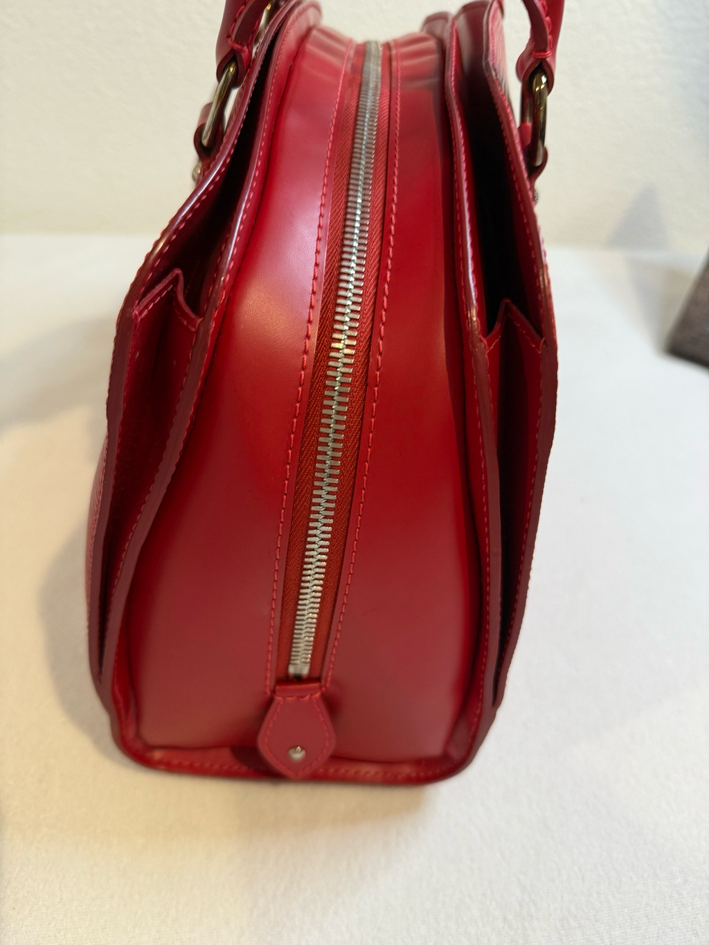 Louis Vuitton Pont Neuf Epi NM Red Handbag