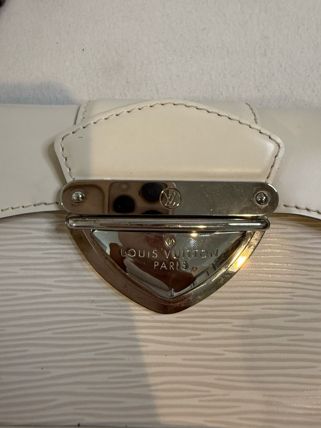 Louis Vuitton Montaigne Epi Leather White Shoulder Hobo