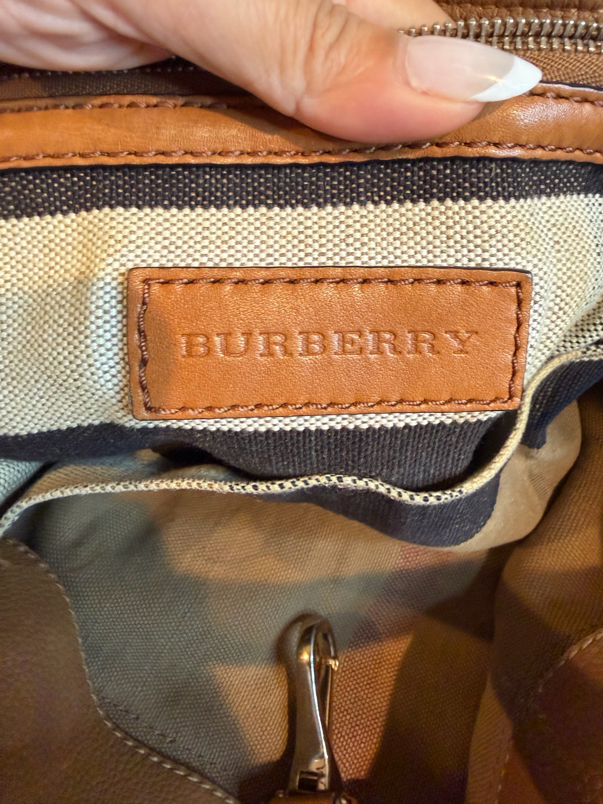 Burberty Ashby Bucket Messenger