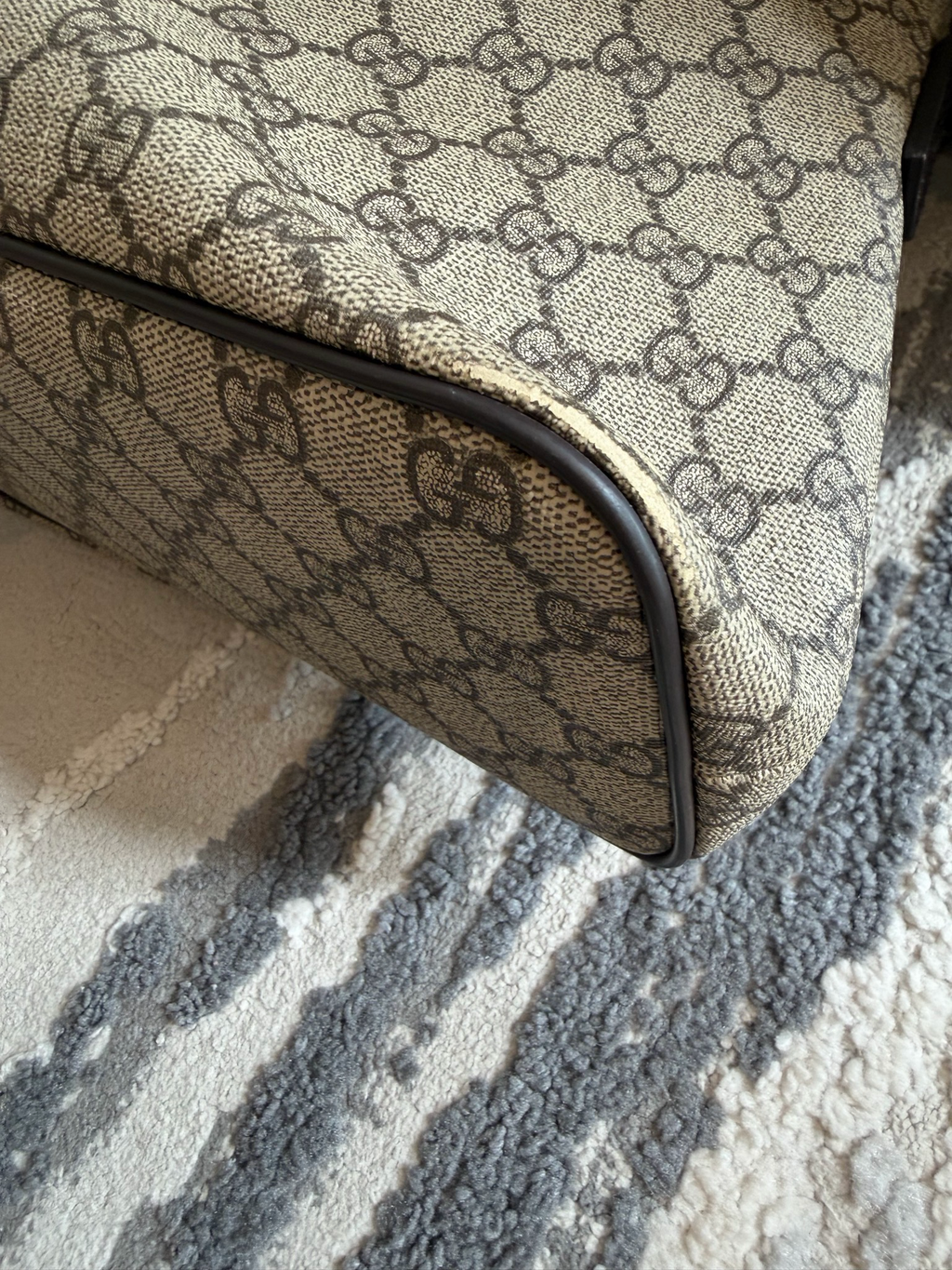 Gucci Monogram Supreme Tote Crossbody Messeger