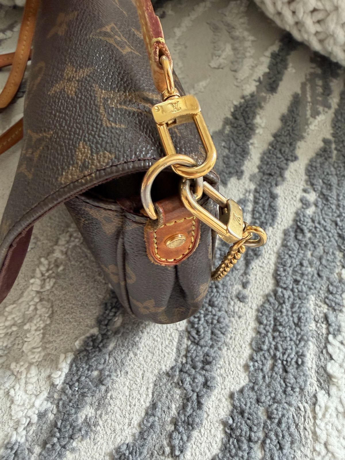 Louis Vuitton Monogram Favorite Pm Crossbody Messenger