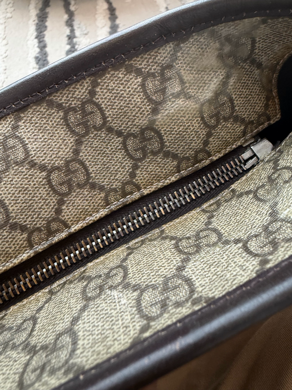 Gucci Supreme Plus Zipper Tote