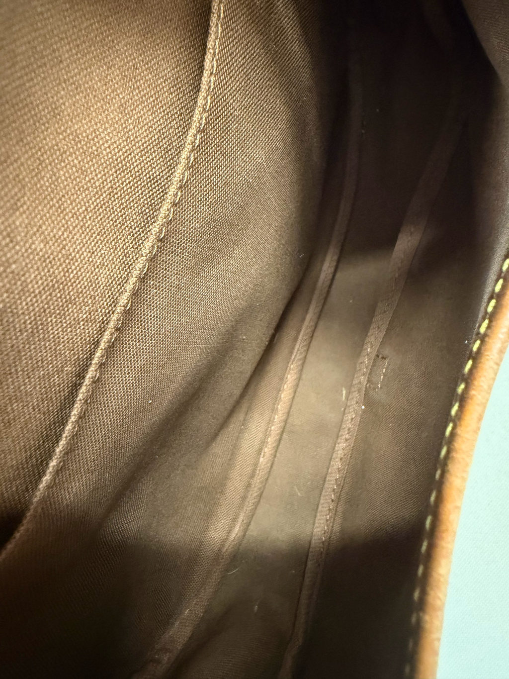 Louis Vuitton Monogram Saumur 25 Messenger Crossbody