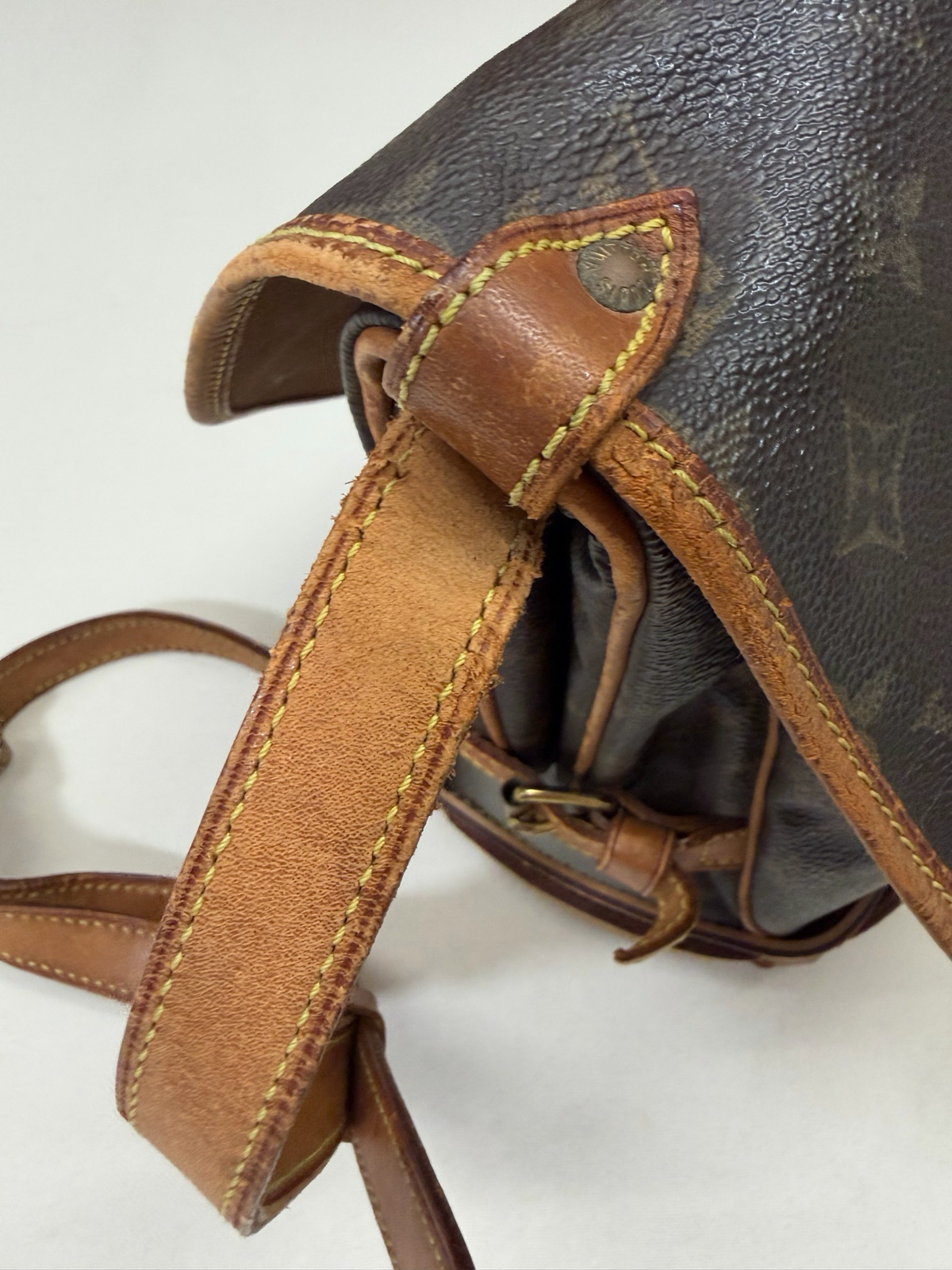 Louis Vuitton Monogram Saumur 25 Messenger Crossbody