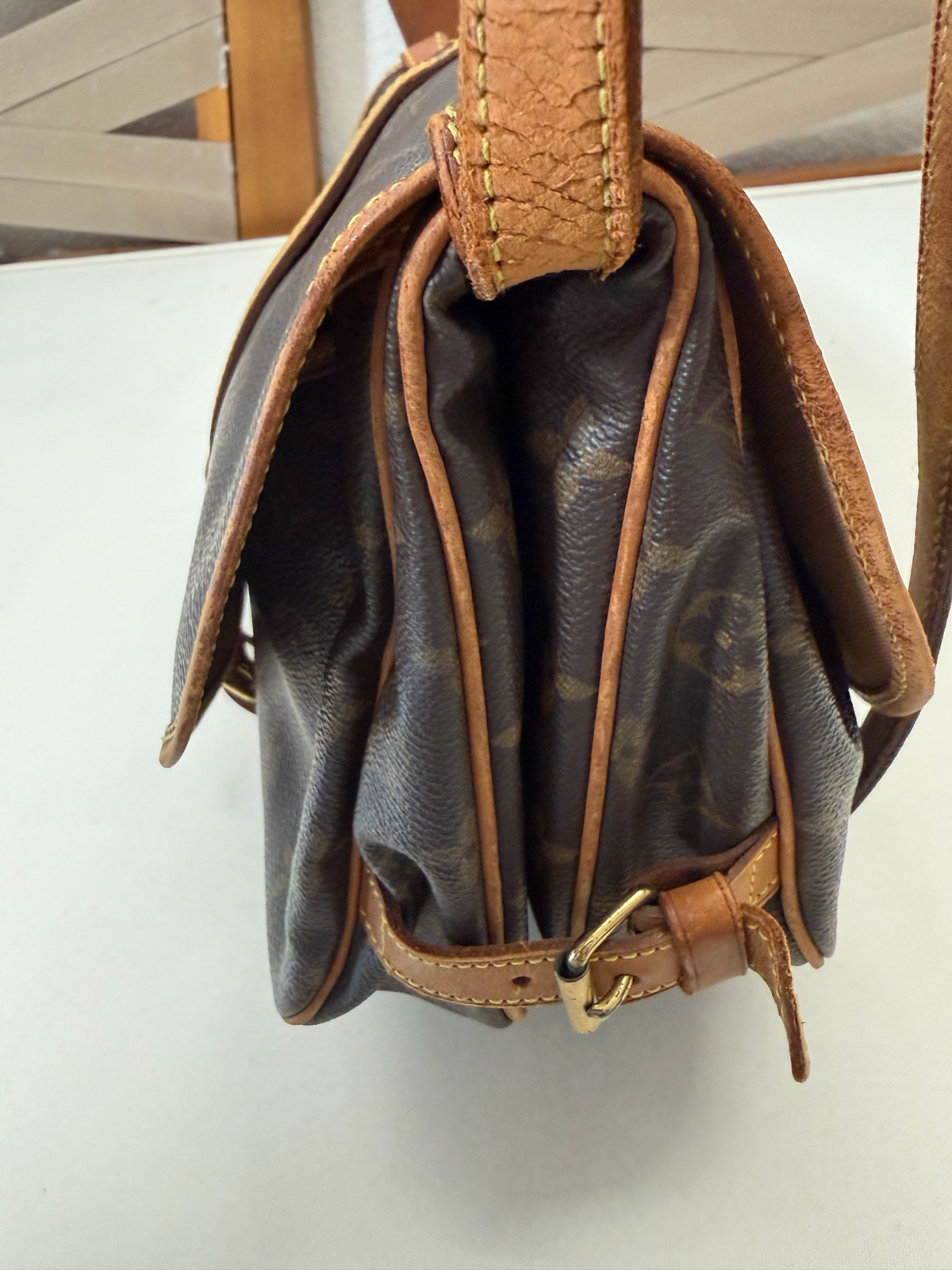 Louis Vuitton Monogram Saumur 25 Messenger Crossbody