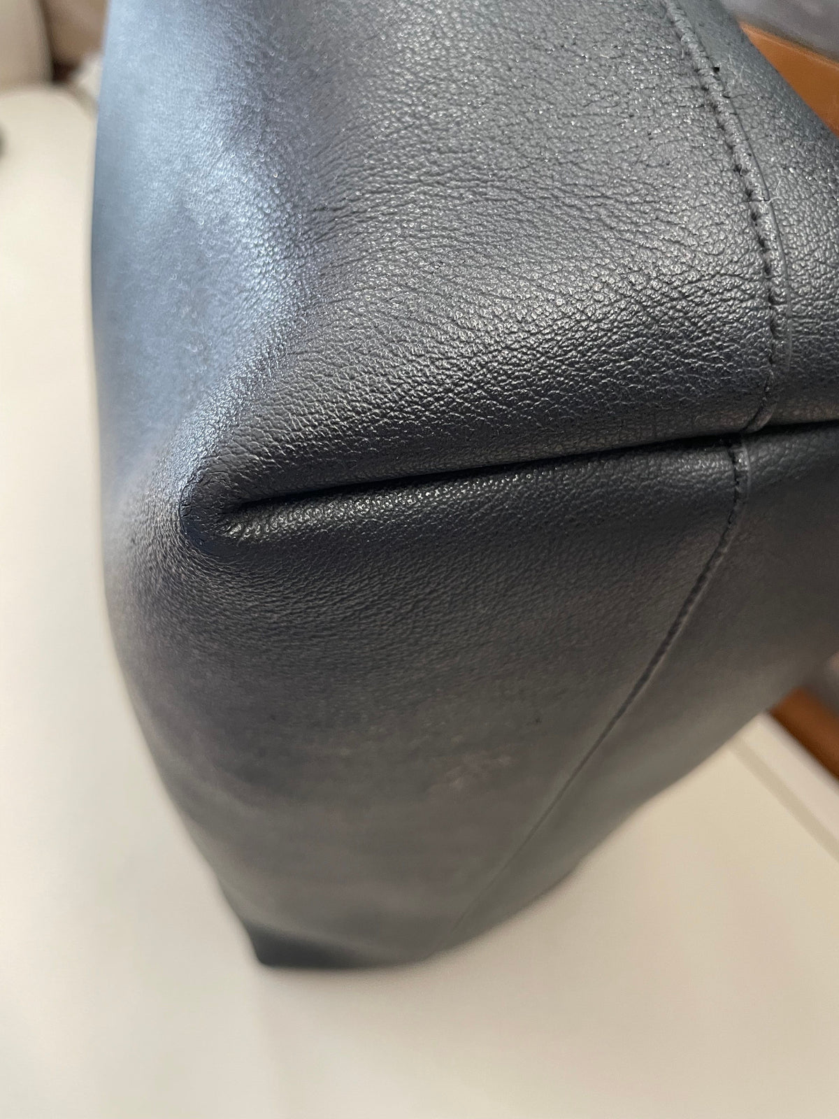 Yves Saint Laurent Calfskin Shopping Tote With Pouch in Black