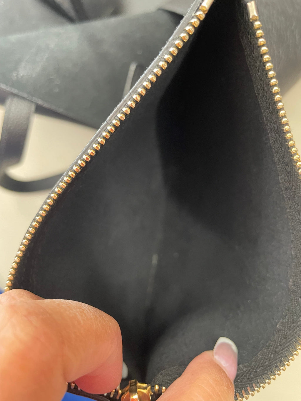 Yves Saint Laurent Calfskin Shopping Tote With Pouch in Black