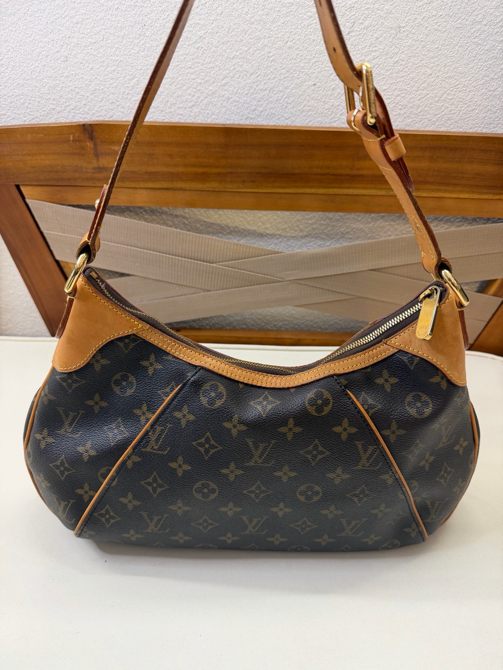 Louis Vuitton Monogram Thames Gm Hobo Shoulder Bag