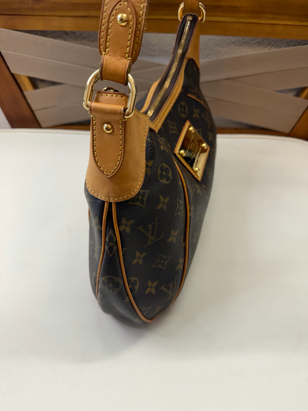 Louis Vuitton Monogram Thames Gm Hobo Shoulder Bag