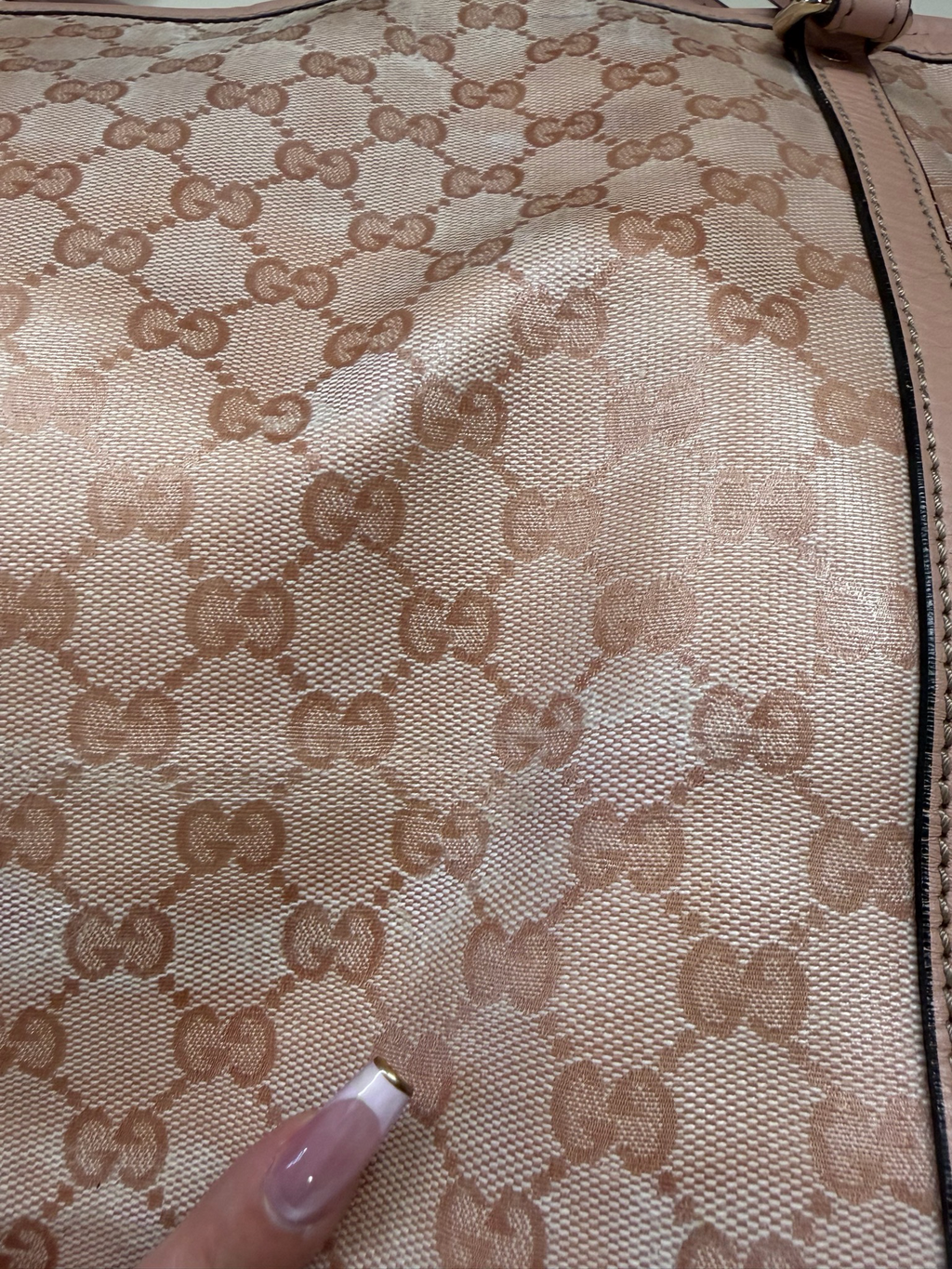 Gucci Supreme Tote in Pink
