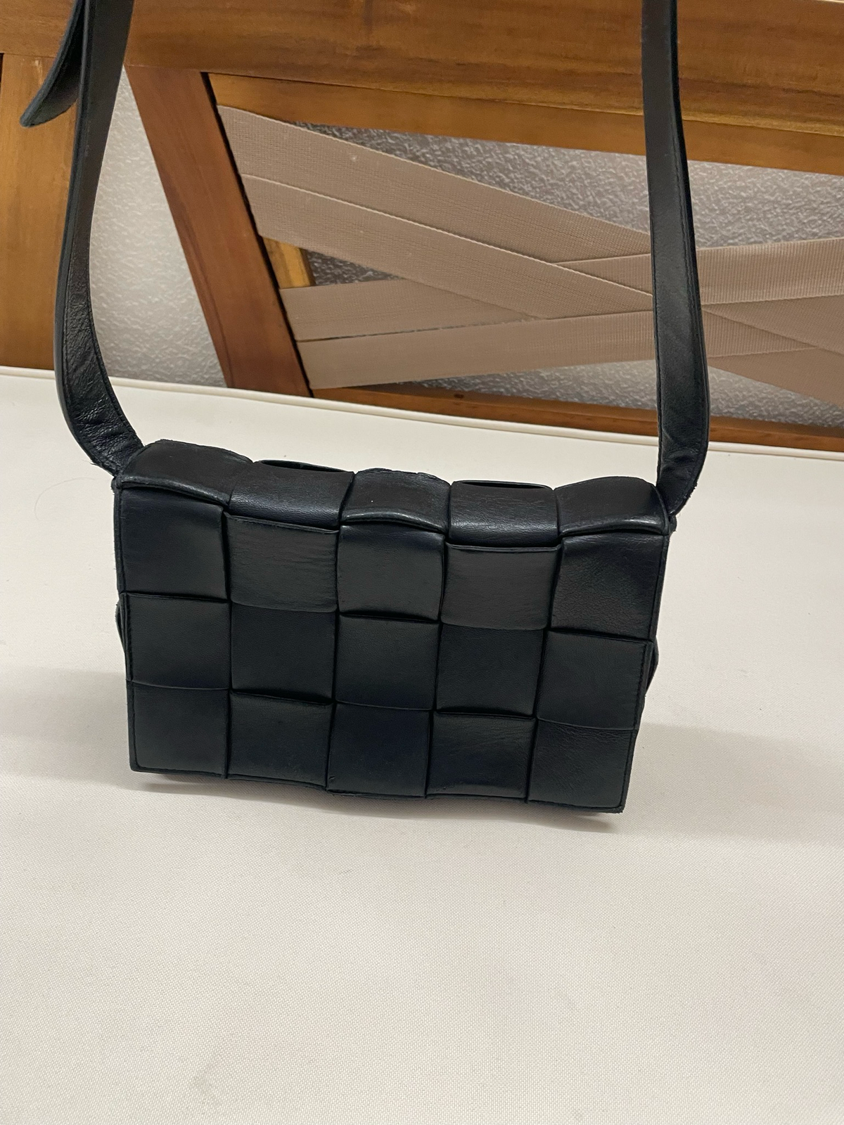 Bottega Veneta Flap Casette Messenger Sling in Black