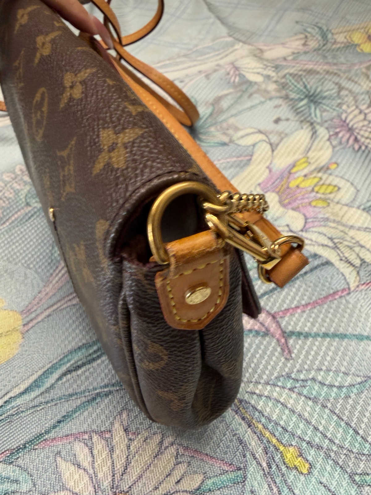 Louis Vuitton Monogram Favorite Mm Crossbody Sling