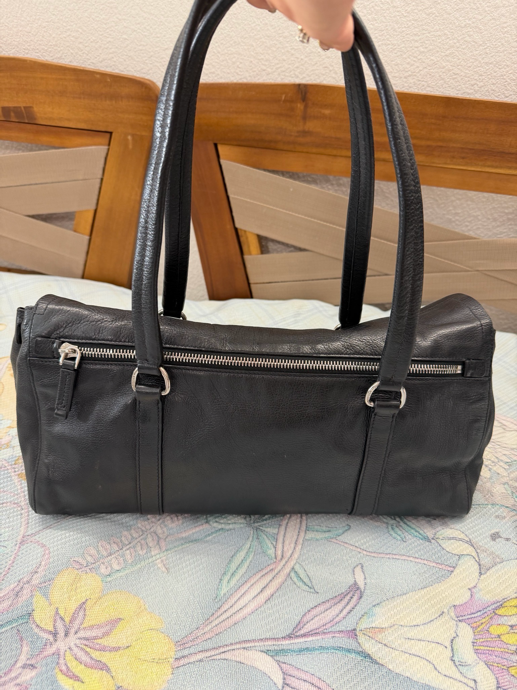 Prada Easy Shoulder Tote Pushlock Leather in Black