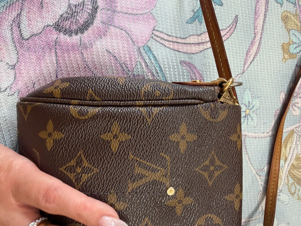 Louis Vuitton Monogram Favorite Mm Flap Clutch Sling Crossbody