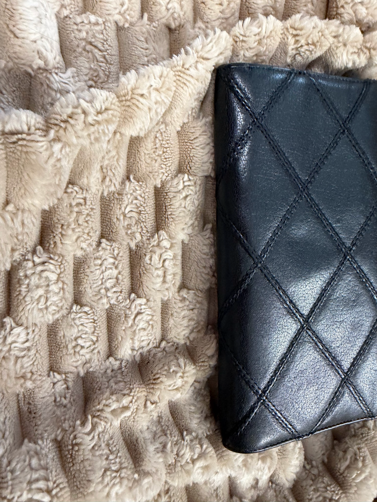 Yves Saint Laurent Flap Wallet Quilted in Black