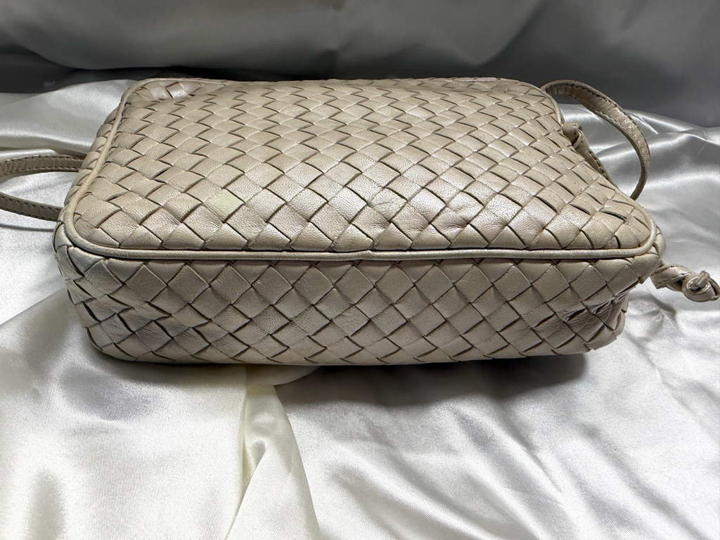 Bottega Veneta Intreciatto Nodini Vintage Camera Bag in Pearlu White Crossbody