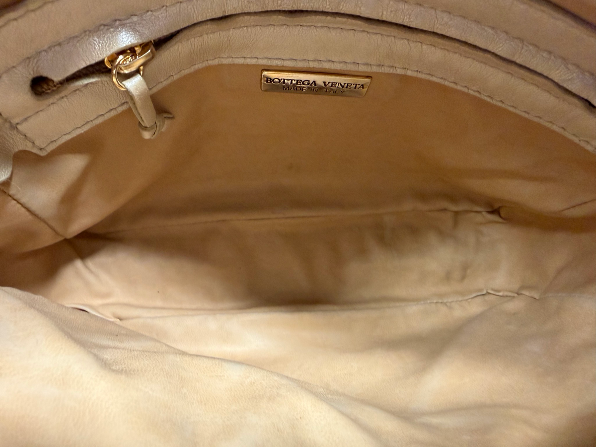 Bottega Veneta Intreciatto Nodini Vintage Camera Bag in Pearlu White Crossbody