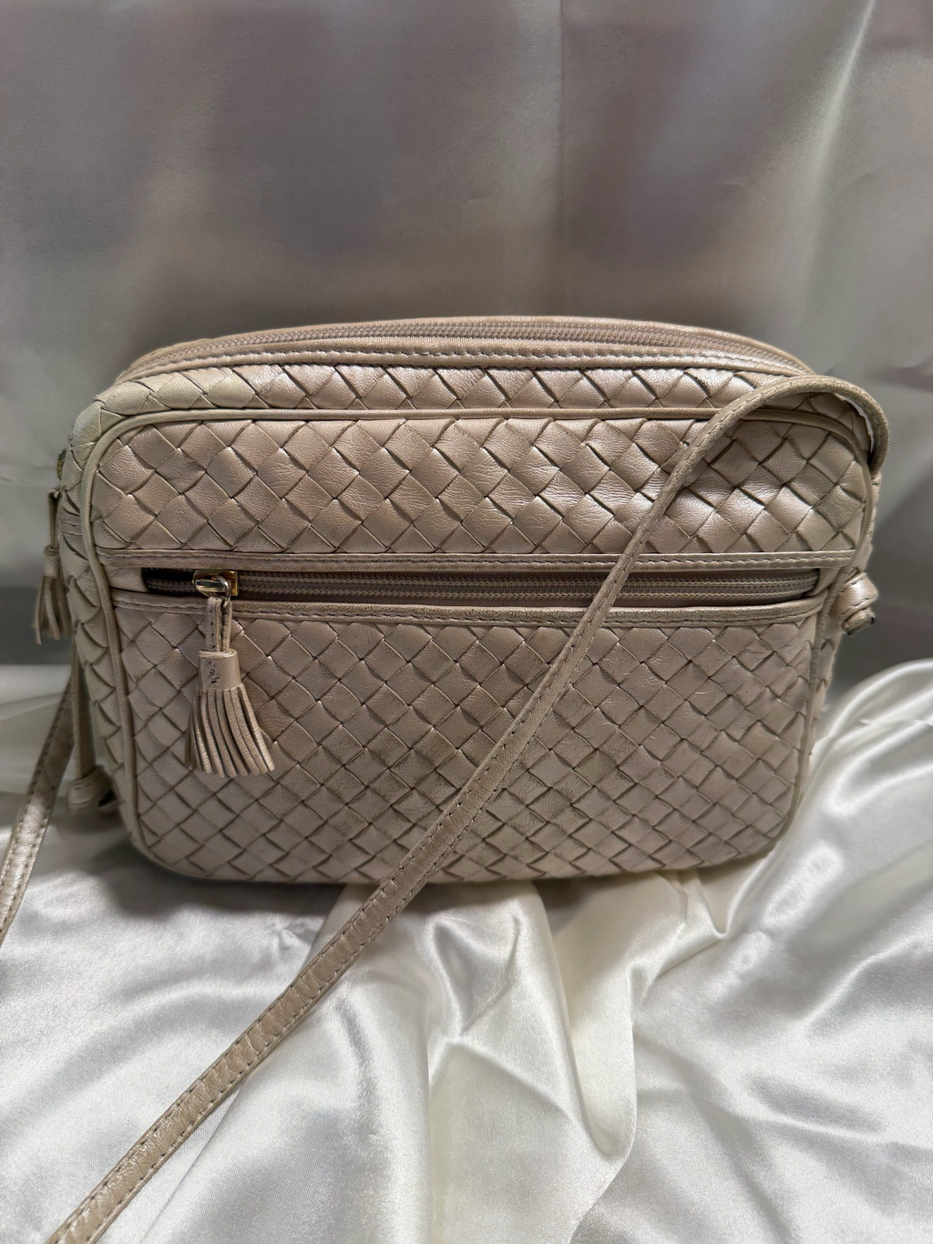 Bottega Veneta Intreciatto Nodini Vintage Camera Bag in Pearlu White Crossbody