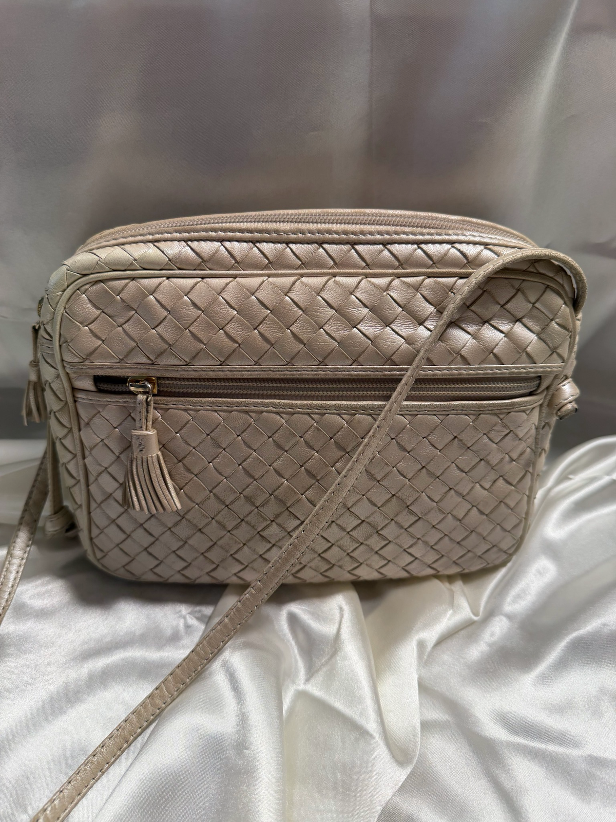 Bottega Veneta Intreciatto Nodini Vintage Camera Bag in Pearlu White Crossbody