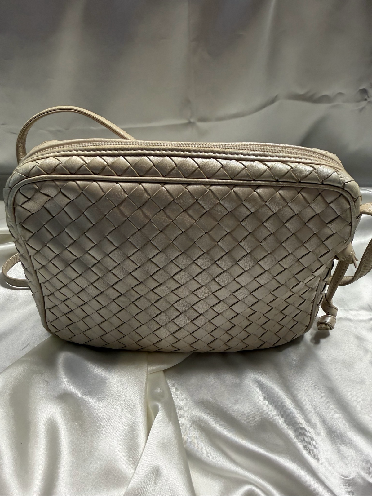 Bottega Veneta Intreciatto Nodini Vintage Camera Bag in Pearlu White Crossbody