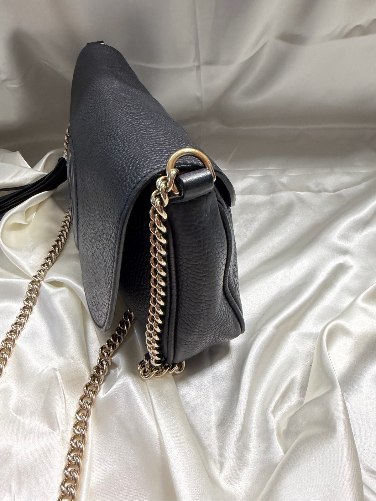Gucci Pebbled Leather Soho Flap Chain Strap Medium Crossbody in Black