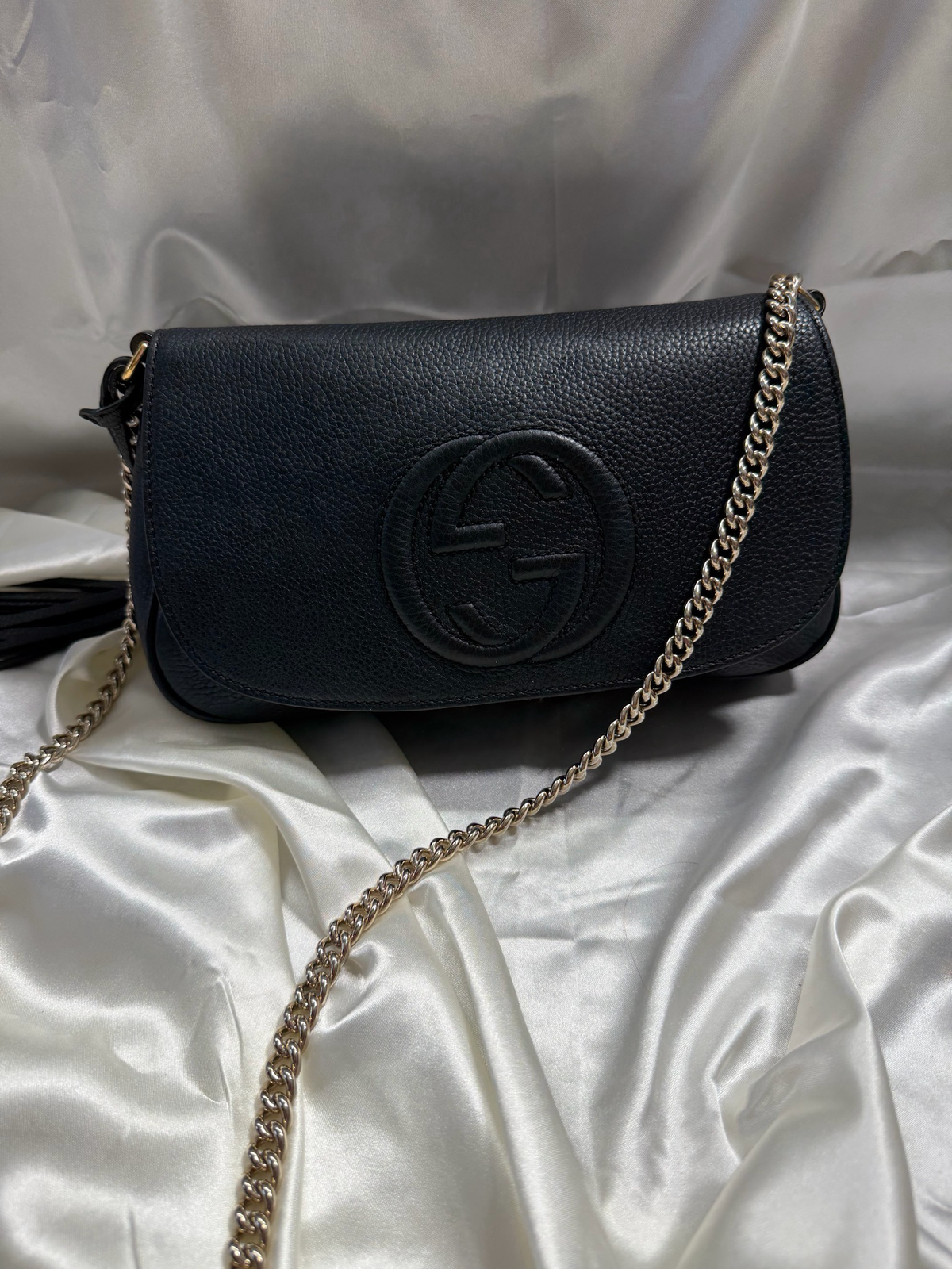 Gucci Pebbled Leather Soho Flap Chain Strap Medium Crossbody in Black