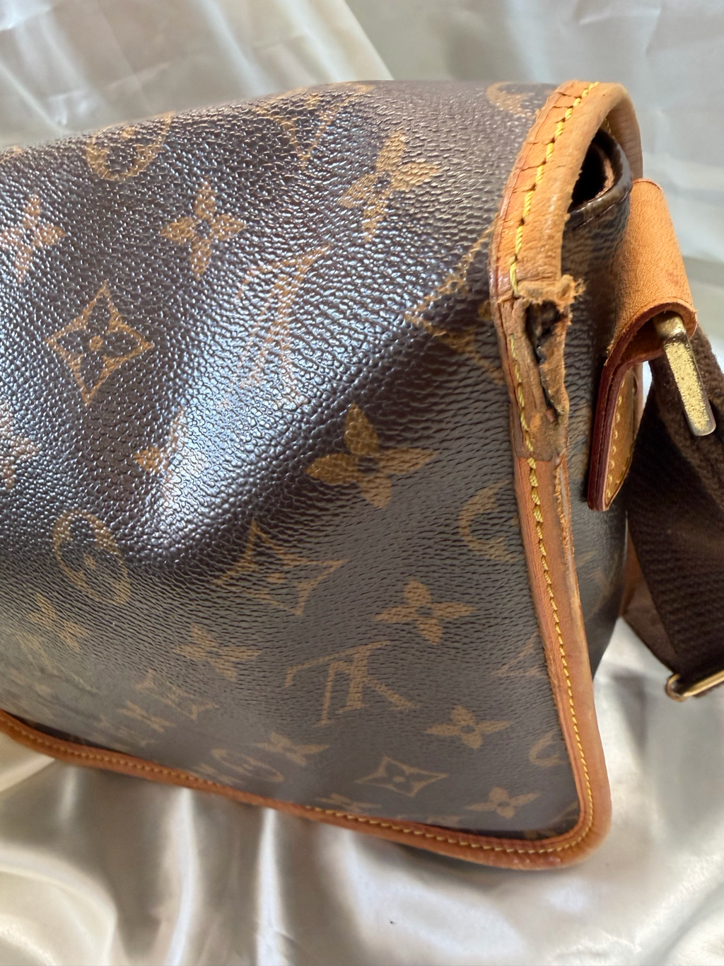 Louis Vuitton Monogram Bosphore Pm Messenger Crossbody Sling