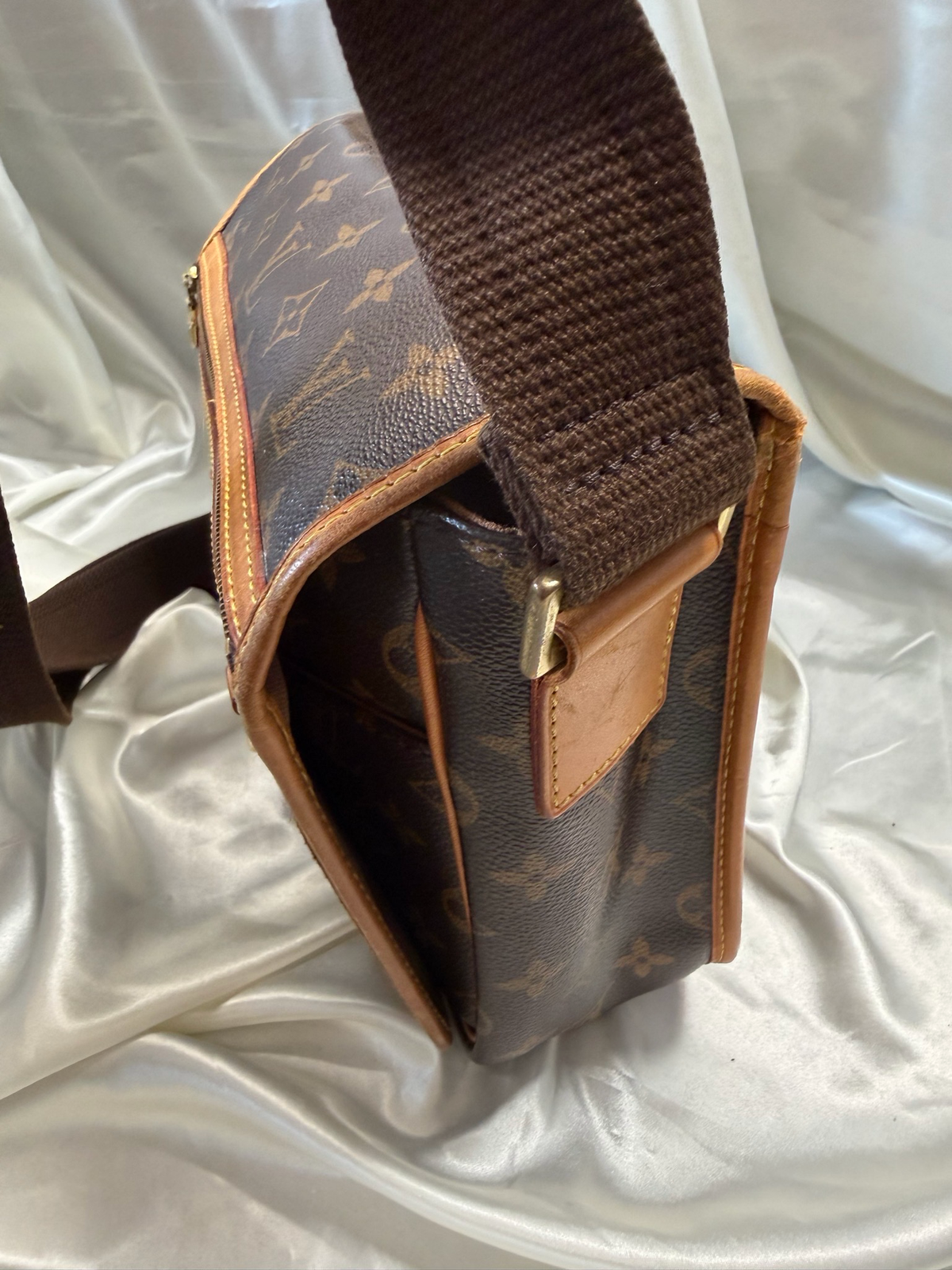 Louis Vuitton Monogram Bosphore Pm Messenger Crossbody Sling