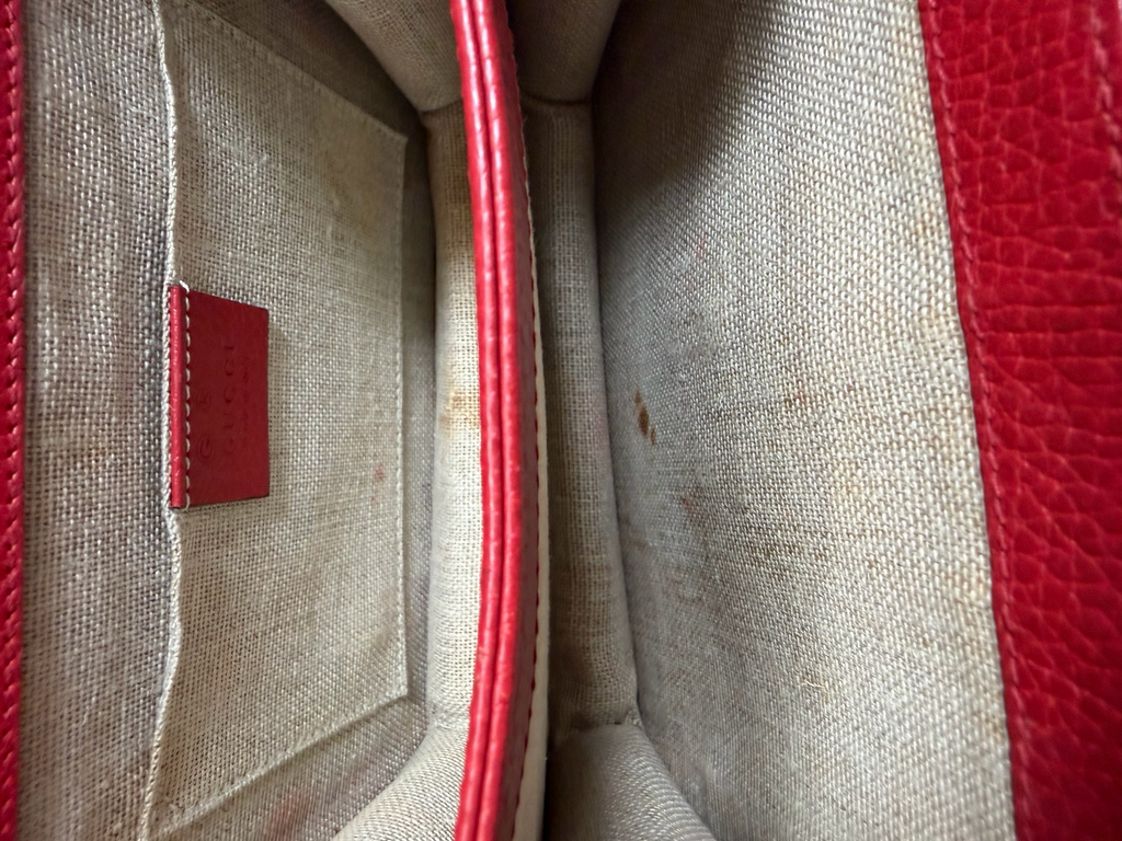 Gucci Pebbled Leather Interlocking Flap Chain Strap Crossbody Sling Medium in Red