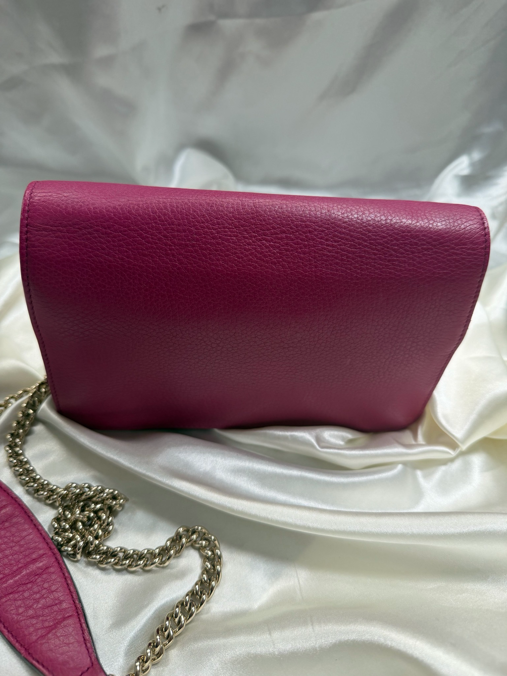 Gucci Pebbled Leather Calfskin Interlocking Crossbody Messenger Chain Strap Flap