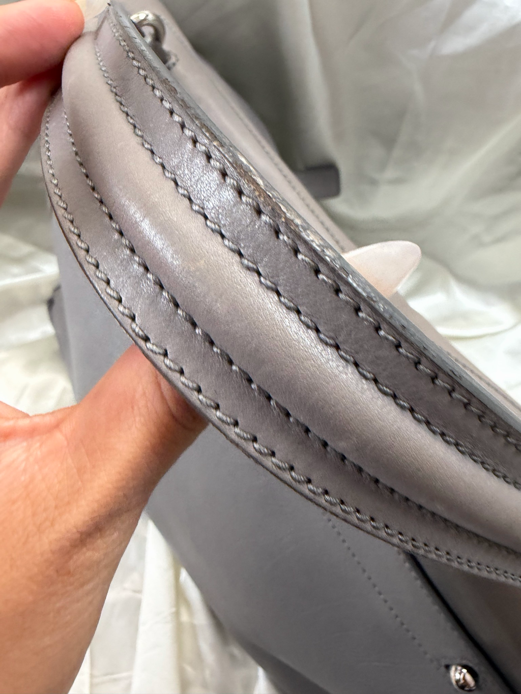 Yves Saint Laurent Muse Tote Large in Gray