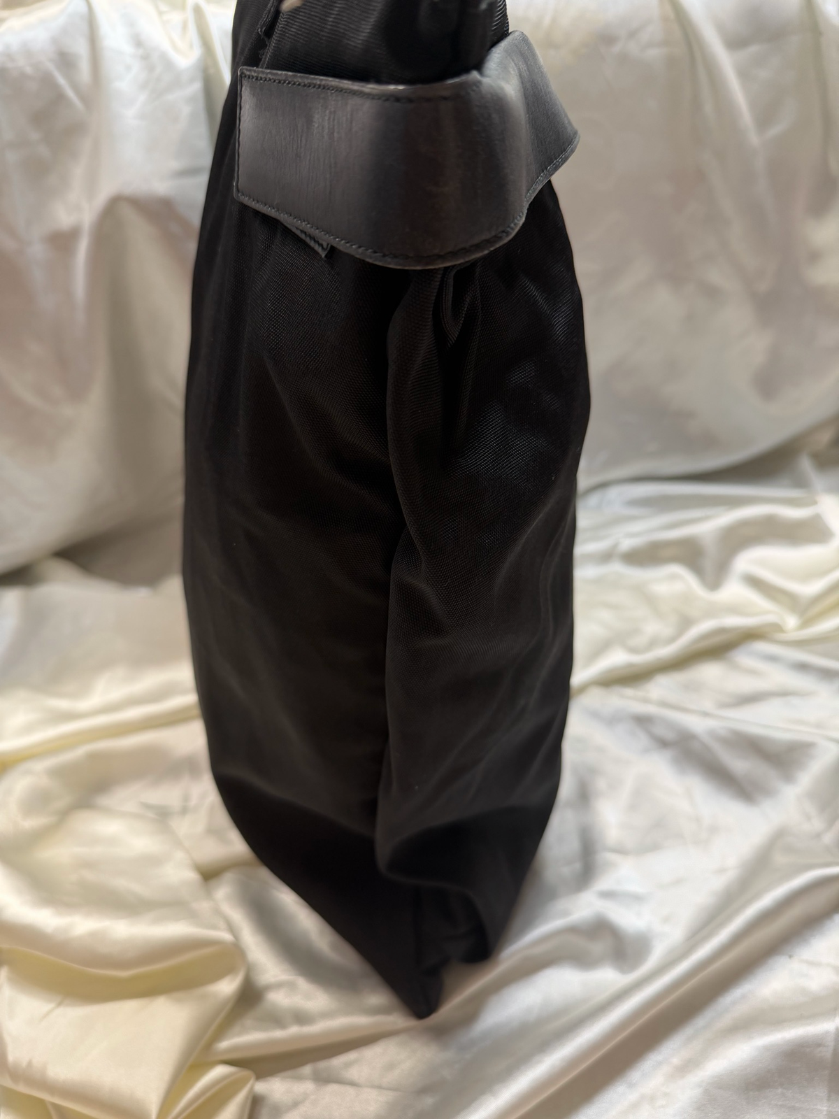 Gucci Vintage Vertical Nylon Tote Large in Black