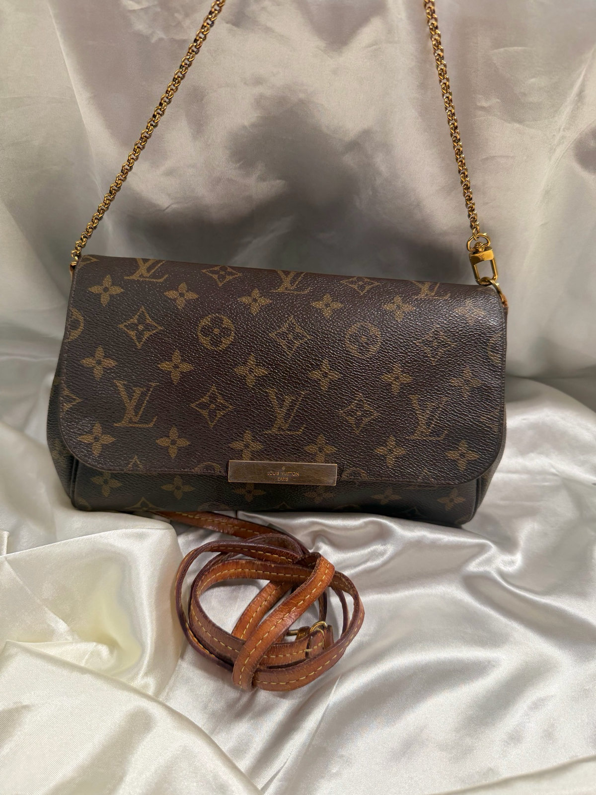 Louis Vuitton Favorite Mm Crossbody Sling Clutch Flap