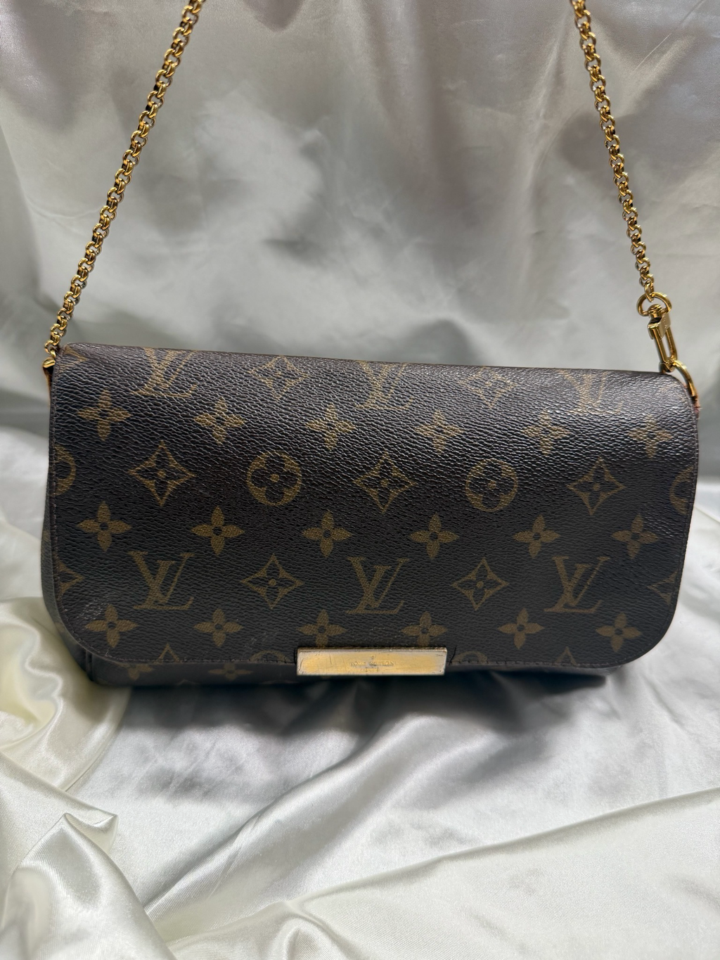 Louis Vuitton Favorite Mm Crossbody Sling Clutch Flap