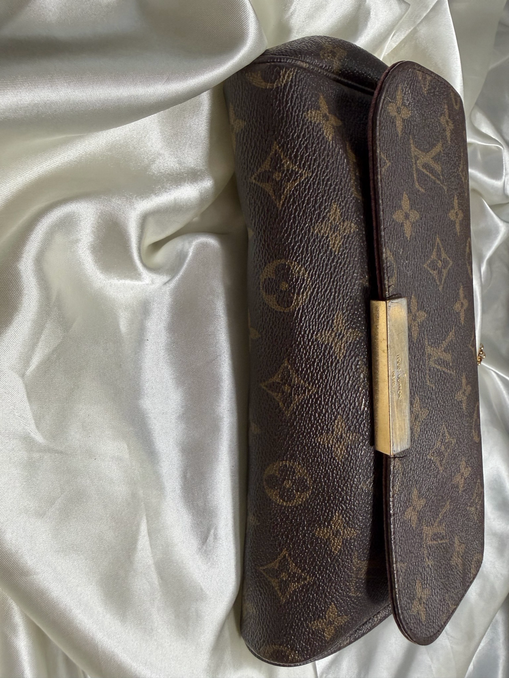 Louis Vuitton Favorite Mm Crossbody Sling Clutch Flap