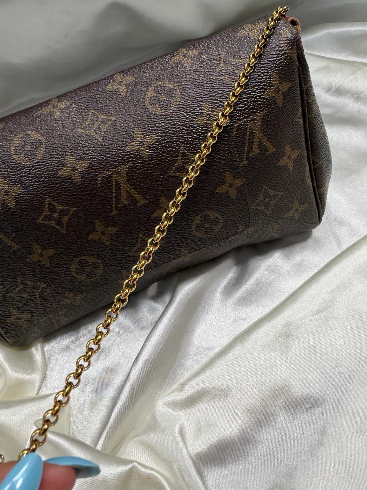 Louis Vuitton Favorite Mm Crossbody Sling Clutch Flap